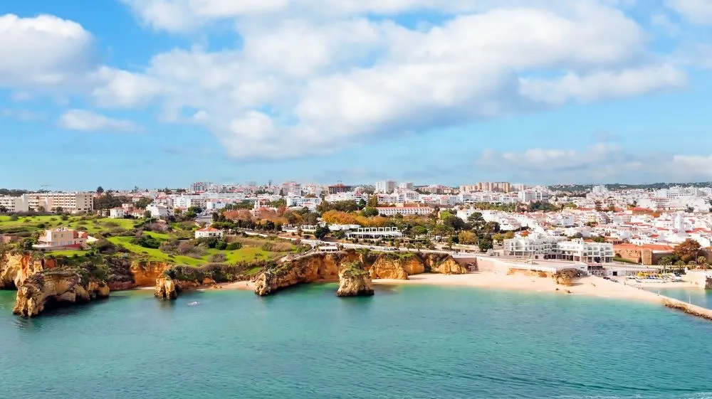 Nearly Half of Portugal's Foreign Direct Investment Flows into Real Estate, Reaching a Record High