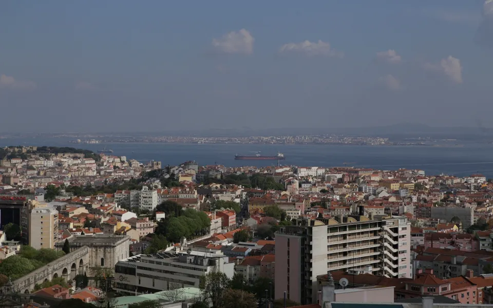 Commercial Real Estate Investment Rises 11% in the First Half of the Year to €1.42 Billion